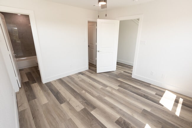 Building Photo - 3144 Wayside Ave