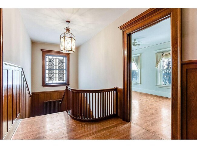 Building Photo - 808 Summit Ave