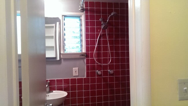 Italian tiled bathroom - 3771 Boise Ave