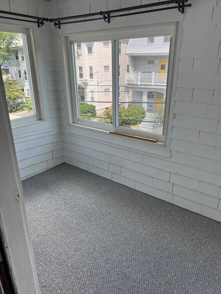 Building Photo - 16 Sullivan Rd