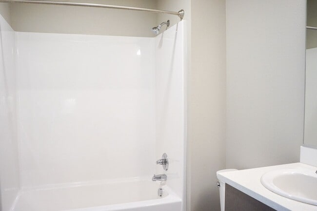 Building Photo - Corner 2nd Floor 1 Bdr w/Dishwasher, W&D, Condo Finishes!