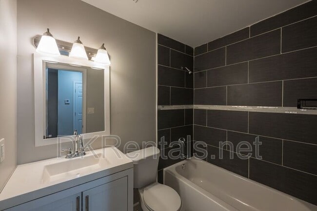 Building Photo - 257 Barfield Ave SW