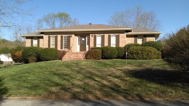 Building Photo - 2512 Sharron Dr