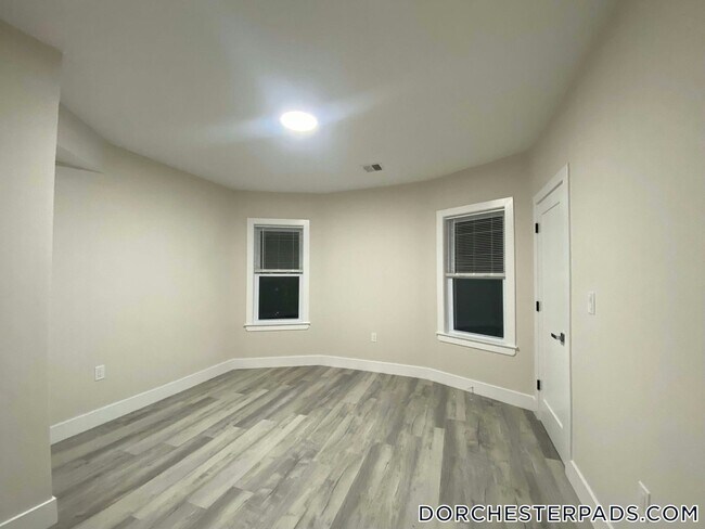 Building Photo - 10 Cawfield St