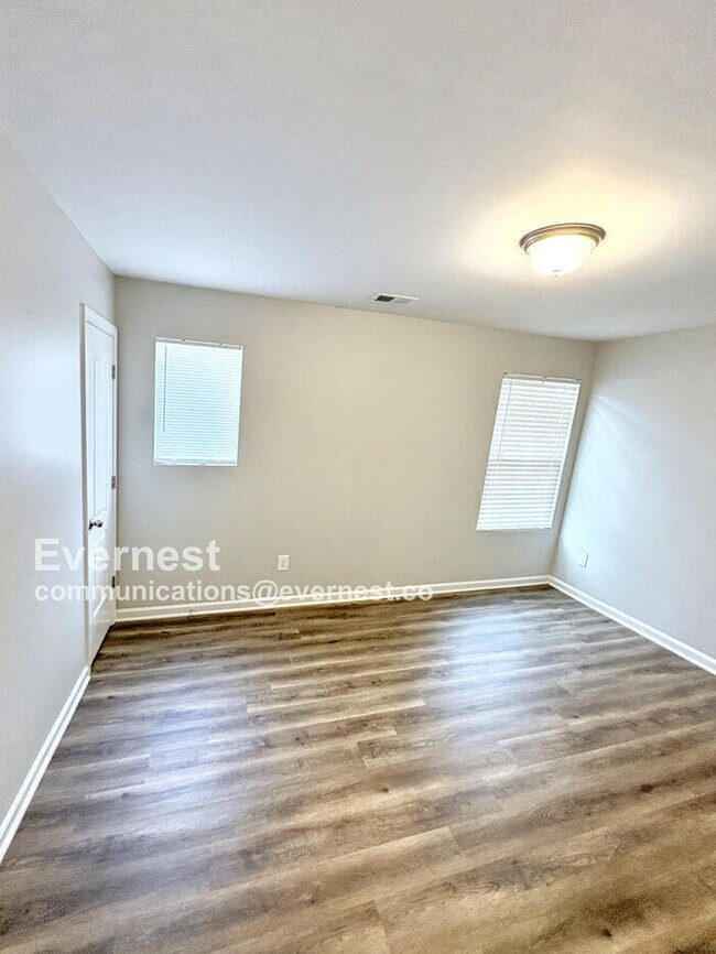 Building Photo - 15 Sloane Ct