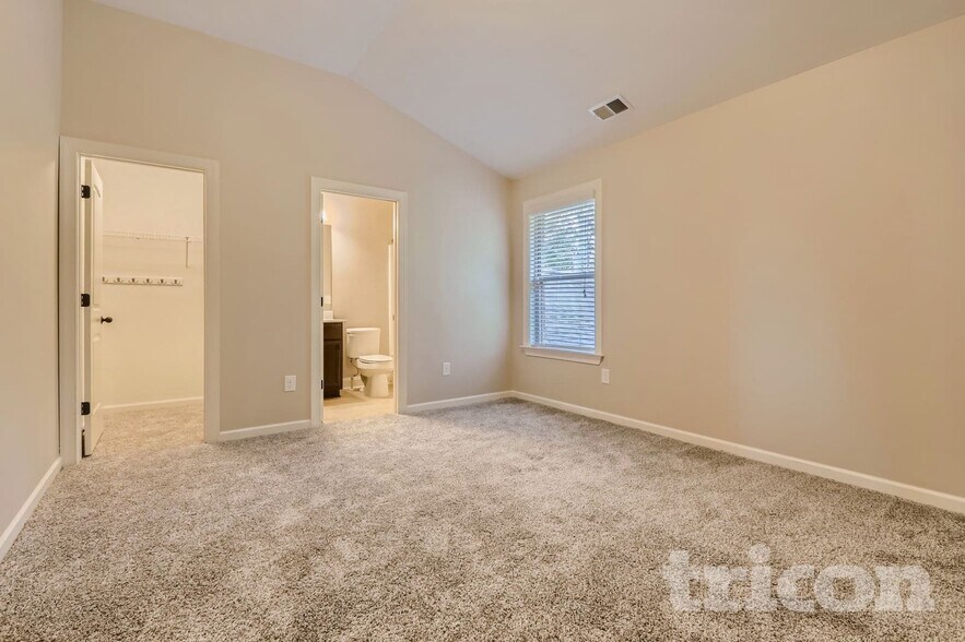 Building Photo - 216 Fannin Ln