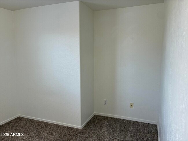 Building Photo - 7287 S Sunrise Way