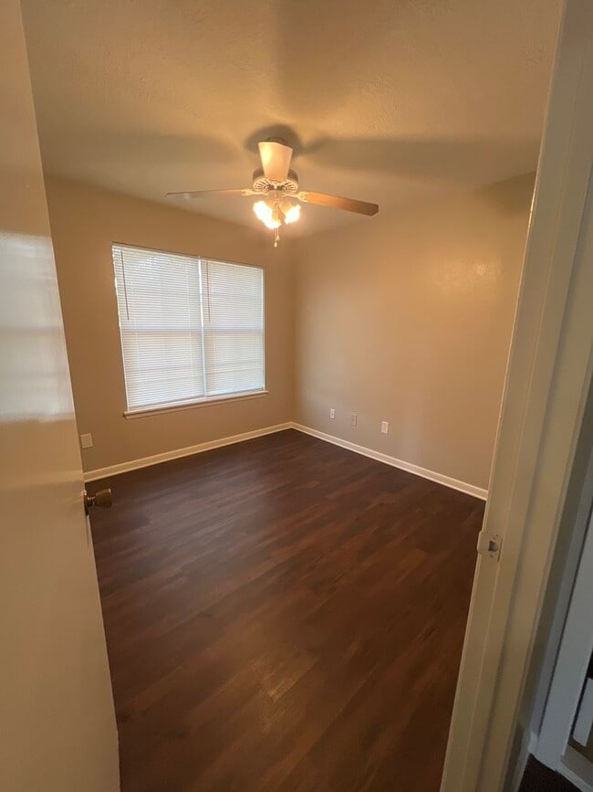 Building Photo - 1 Bedroom 1 Bathroom Apartment