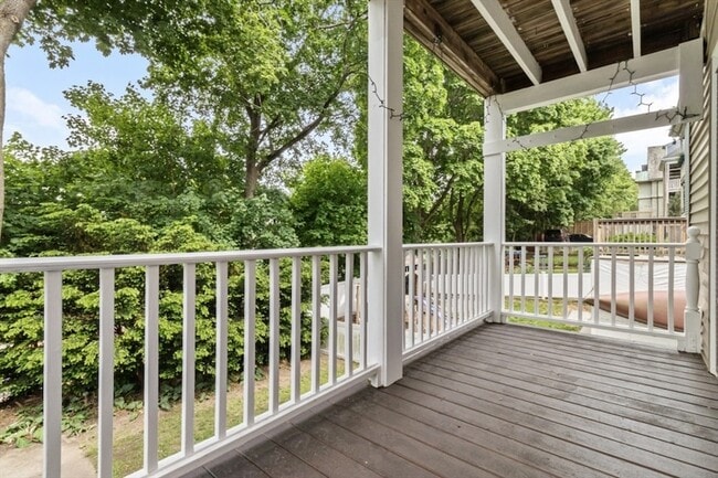 Building Photo - 44 Hillsdale St