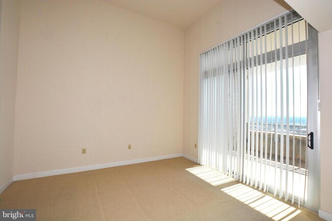 Building Photo - 5750 Bou Ave