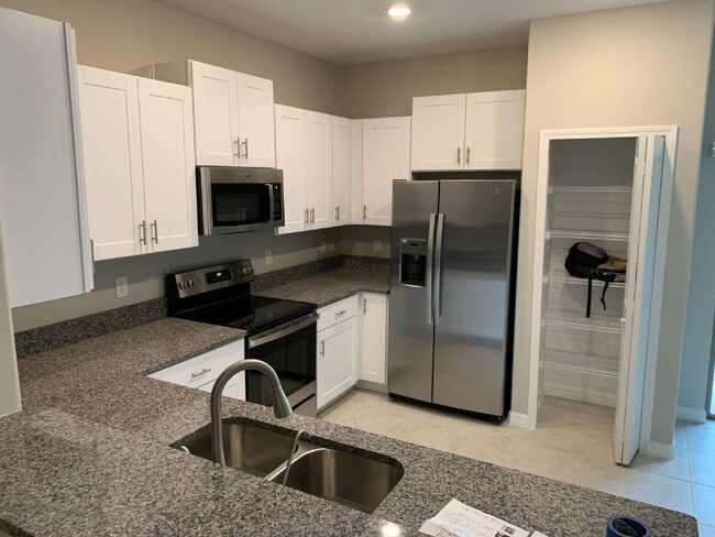 Building Photo - 9625 Pembrooke Pines Dr