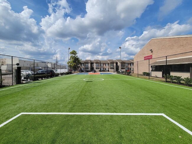 Building Photo - 12335 Antoine Dr