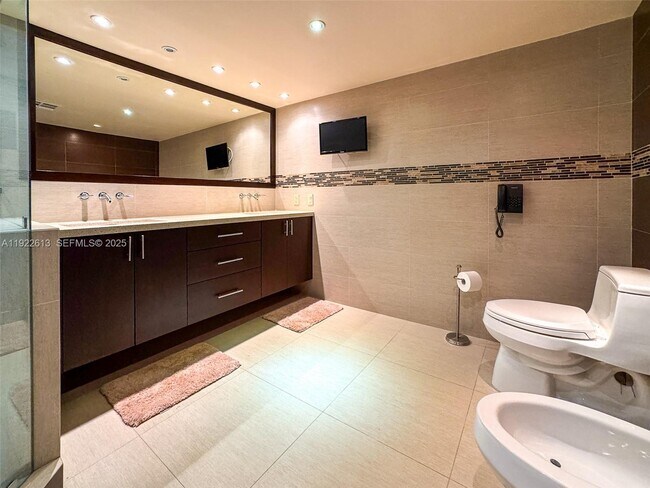 Building Photo - 8877 Collins Ave