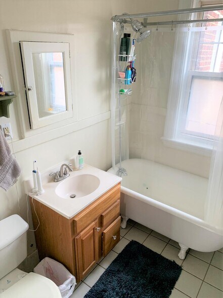 Building Photo - 156 Summer St