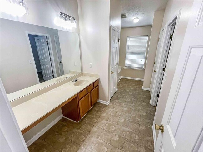 Building Photo - 6205 Tree Ridge Dr N W