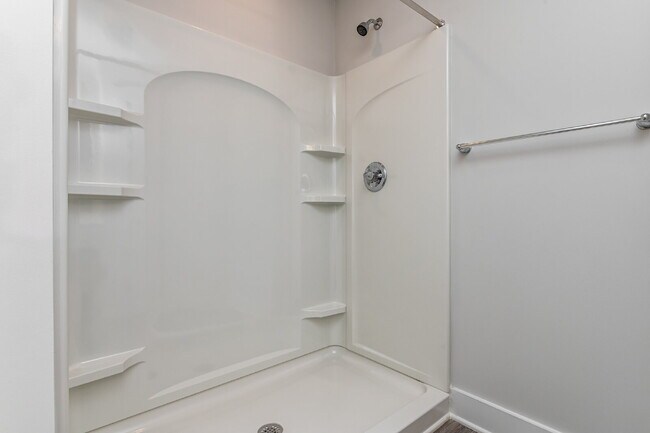 Building Photo - Elegant 3 Bedroom 2.5 Bathroom Townhome Near Downtown Greenville $1,850/mo rent