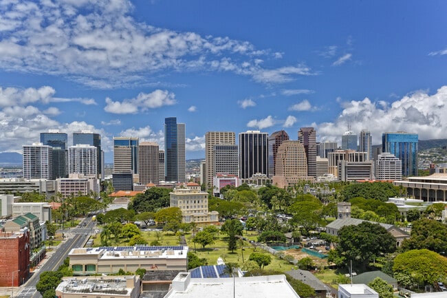 Building Photo - Convenience in the Heart of Honolulu!!
