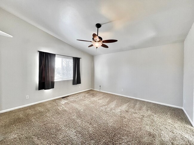 Building Photo - Large Hollister Home in Cul-de-sac