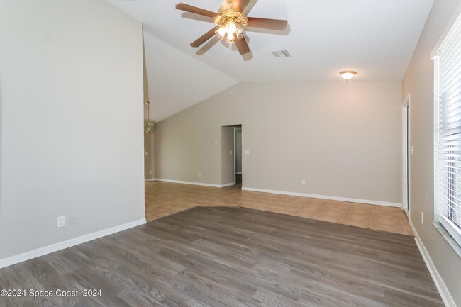 Building Photo - 1155 31st Ave SW