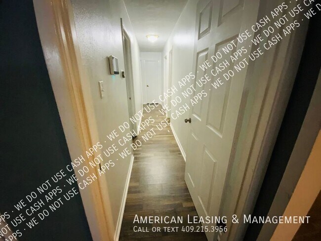 Building Photo - Perfect Home for anyone looking for a blen...