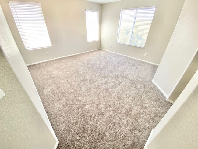 Building Photo - BEAUTIFUL 3 BEDROOMS 2.5 BATHS 2 STORY SINGLE FAMILY HOME WITH 2 CAR GARAGE