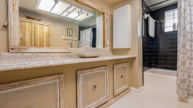 Building Photo - 1483 Glastonberry Rd