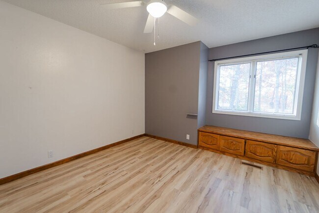 Building Photo - Beautiful 4 bedroom, 3 bathroom home on the East End of Hot Springs Village. Pets are considered ...