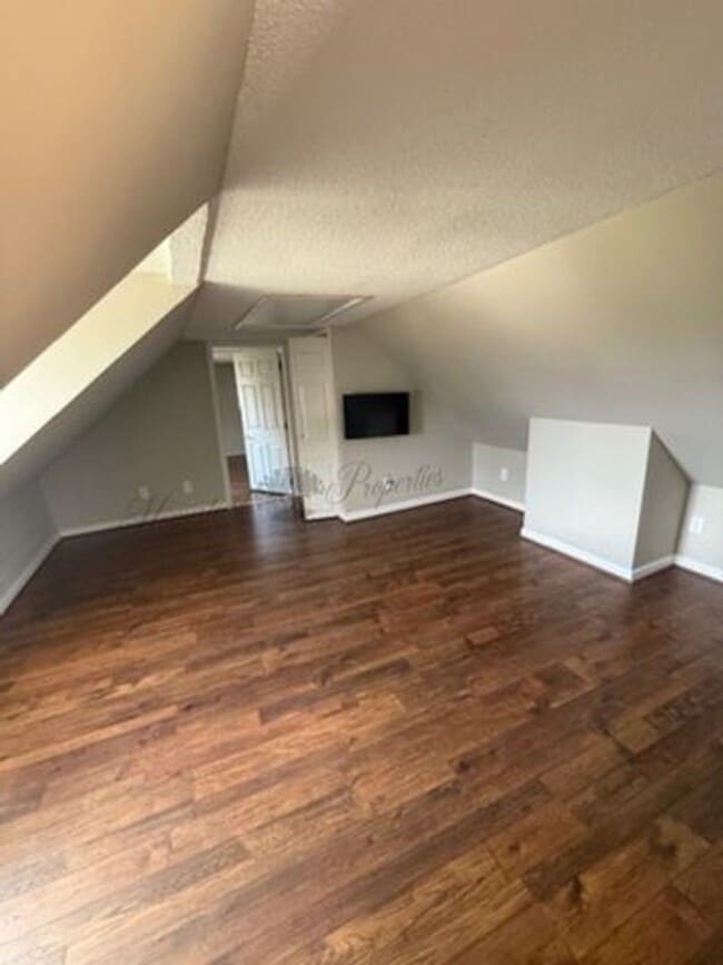 Building Photo - 3 Bed 2 Bath Home on Blakemore Circle