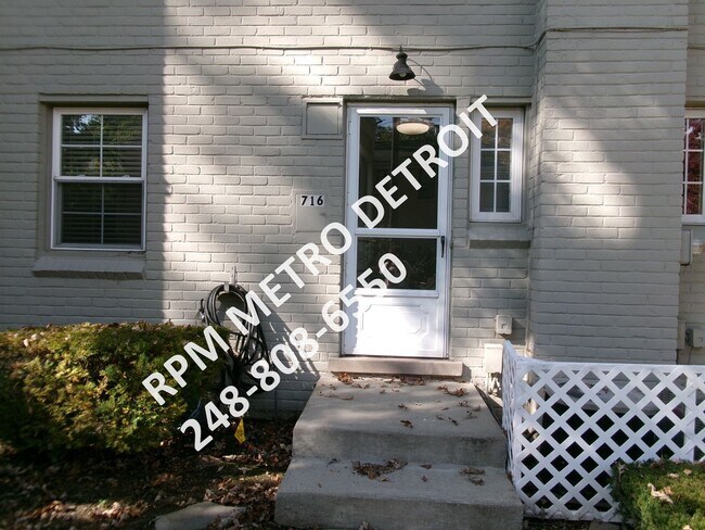 Building Photo - Charming Townhome in Birmingham