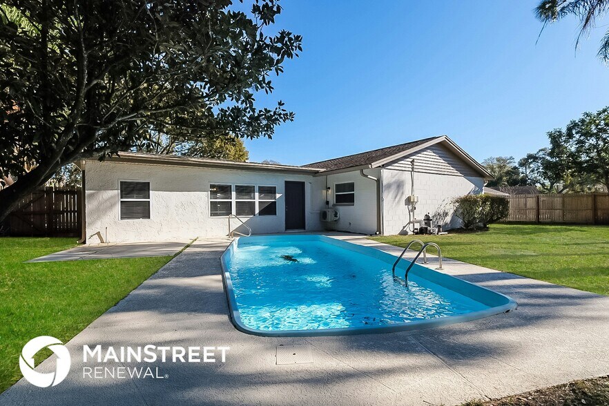 Building Photo - 13903 Briardale Ln