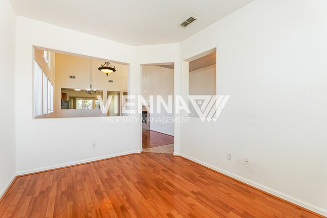 Building Photo - Cute 3 Bedroom Home in Twelve Bridges