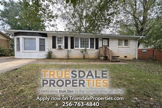 Building Photo - Charming 3BR Home with Bonus Den, Hardwood Floors & Fenced Backyard