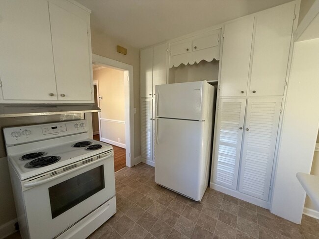 Building Photo - 1523 Anderson St NW