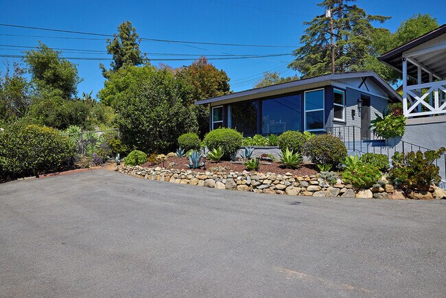 Building Photo - 2136 Foothill Dr