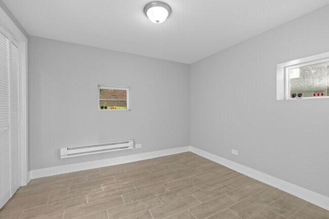 Building Photo - 8422 S Yates Blvd