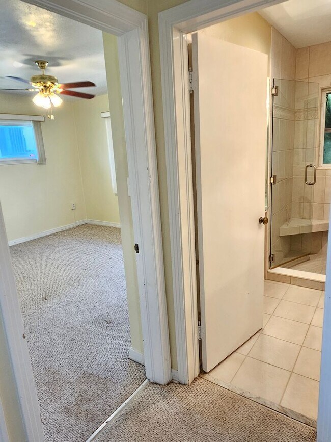 Building Photo - Venice Island – North of Venice Ave - Annual Single Family Home– Minutes from Venice Beach, Mains...