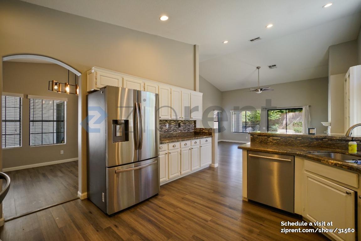 Building Photo - 5636 E Paradise Ln