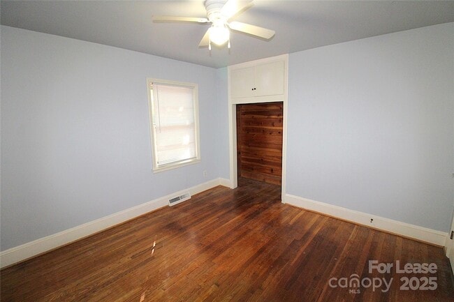 Building Photo - 3517 Carlyle Dr