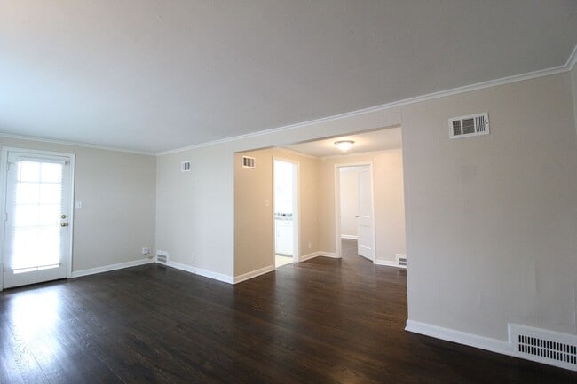 Building Photo - One Bedroom Duplex in North Kansas City