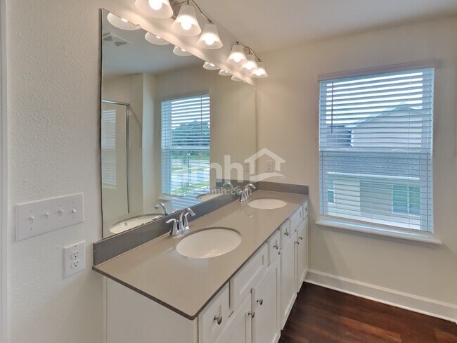 Building Photo - 33955 Thyme Dr