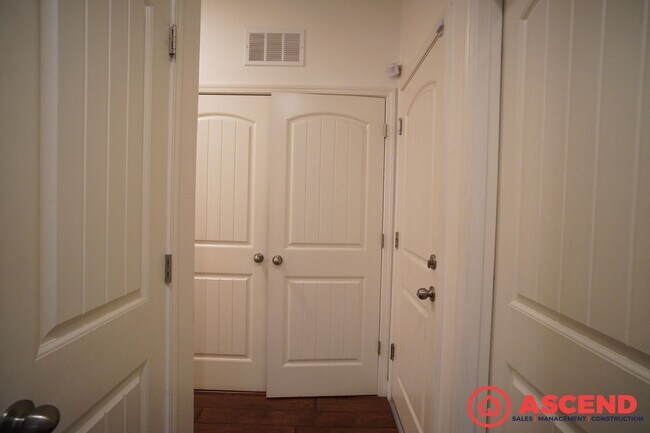 Building Photo - Phenomenal Home In Gossamer Grove!