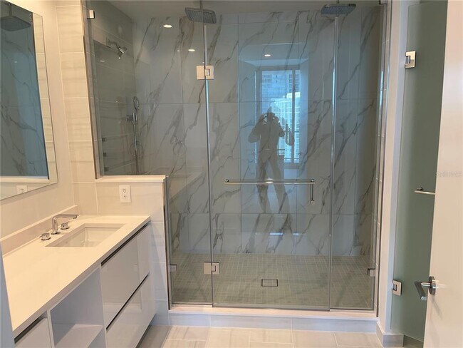 Building Photo - 400 Central Ave