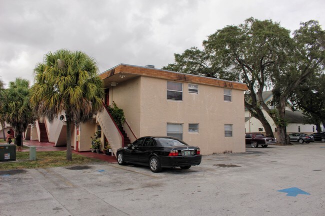 Building Photo - Oasis Apartments