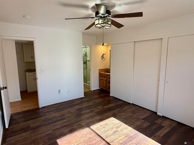Building Photo - 11367 S Phoenix Dr