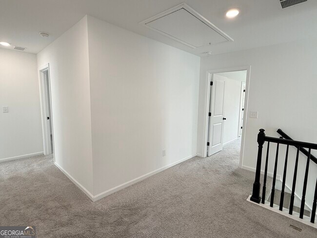 Building Photo - 207 Foxhill Dr