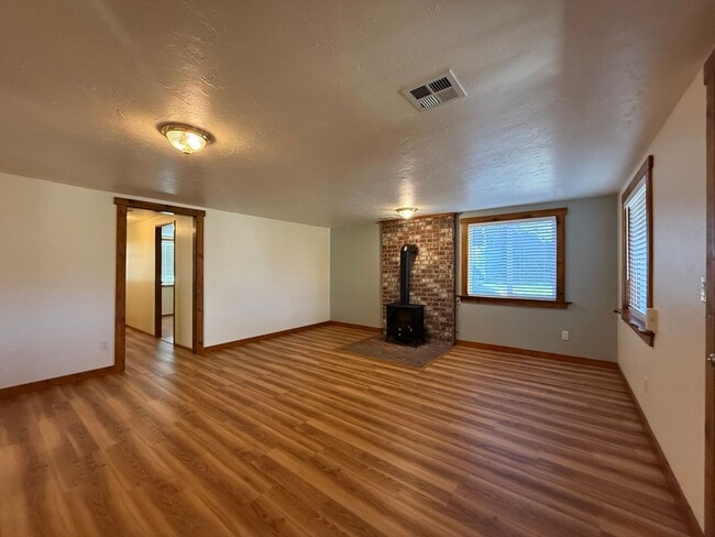 Building Photo - Cute Ashland Cottage | Two bedroom, two bath home | Available Now