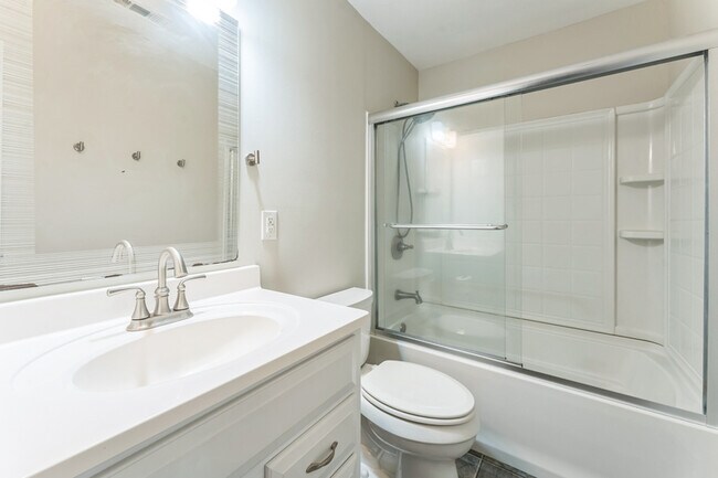 Building Photo - 6611 Barry Whitaker Pl