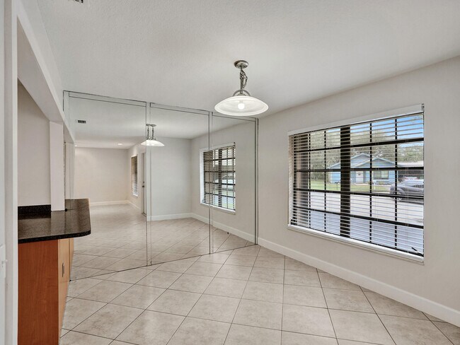 Building Photo - 3747 E Valley Green Dr