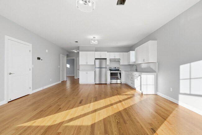 Building Photo - 19 Simon St