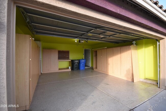 Building Photo - 2404 W Roeser Rd